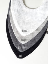 Charger l&#39;image dans la galerie, Bavoir bandana pour bébé en double gaze de coton - Bavoir bébé lot - Créations artisanales bébé
