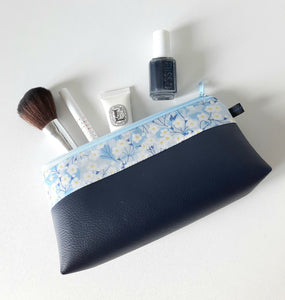 Trousse à maquillage bleu marine et tissu Liberty Mitsi / Trousse de toilette femme