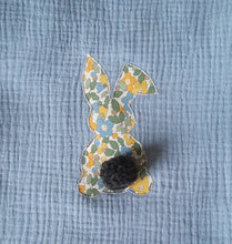 Charger l&#39;image dans la galerie, cadeau enfant Pâques ce sac en gaze de coton décoré d un lapin en tissu Liberty est idéal pour la chasse aux oeufs de pâques