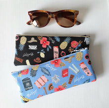 Charger l'image dans la galerie, Etui à lunettes souple en tissu Rifle Paper Co / étui à lunettes de soleil molletonné