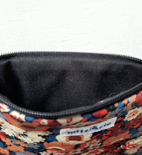 Charger l'image dans la galerie, Pochette matelassée en tissu Liberty Thorpe / trousse à bijoux liberty of London / trousse voyage