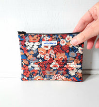 Charger l'image dans la galerie, Pochette matelassée en tissu Liberty Thorpe / trousse à bijoux liberty of London / trousse voyage