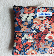 Charger l'image dans la galerie, Pochette matelassée en tissu Liberty Thorpe / trousse à bijoux liberty of London / trousse voyage