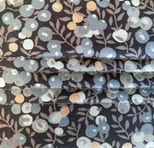 Charger l'image dans la galerie, Pochette matelassée en tissu Liberty Wiltshire / Trousse à bijoux liberty of London / Trousse voyage femme
