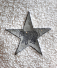 Charger l&#39;image dans la galerie, Bouillotte et sa housse en moumoute et étoile en tissu ours