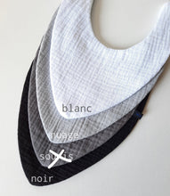 Charger l'image dans la galerie, Bavoir bandana pour bébé en double gaze de coton - Bavoir bébé lot - Créations artisanales bébé