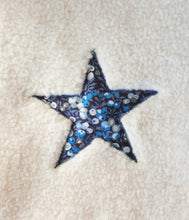 Charger l&#39;image dans la galerie, Bouillotte et sa housse en moumoute et étoile en Liberty Mitsi