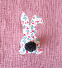 Charger l&#39;image dans la galerie, Pâques Sac lapin pour la chasse aux oeufs des enfants Motif personnalisé de lapin en Liberty of London 