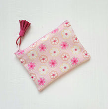 Charger l&#39;image dans la galerie, Petite pochette Porte monnaie en tissu Liberty Toria rose / Trousse Liberty of London