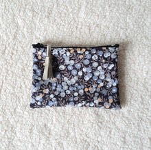 Charger l&#39;image dans la galerie, Petite pochette Porte monnaie en tissu Liberty Wiltshire / Trousse Liberty of London