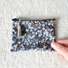 Charger l&#39;image dans la galerie, Petite pochette Porte monnaie en tissu Liberty Wiltshire / Trousse Liberty of London