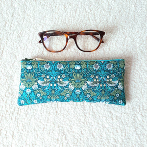 Etui à lunettes molletonné en tissu Liberty of London Strawberry Thief / Cadeau femme