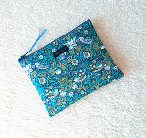 Pochette matelassée en tissu Liberty Strawberry Thief / Trousse à bijoux liberty of London / Trousse voyage femme