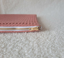 Charger l&#39;image dans la galerie, Trousse de toilette femme en nid d&#39;abeille rose poudré - grand modèle / Maxi Pochette tissu