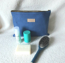 Charger l&#39;image dans la galerie, Trousse de toilette femme en nid d&#39;abeille bleu ardoise - grand modèle / Maxi Pochette tissu