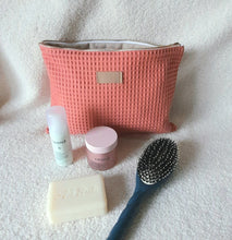 Charger l&#39;image dans la galerie, Trousse de toilette femme en nid d&#39;abeille rose poudré - grand modèle / Maxi Pochette tissu