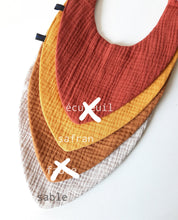 Charger l'image dans la galerie, Bavoir bandana pour bébé en double gaze de coton - Bavoir bébé lot - Créations artisanales bébé