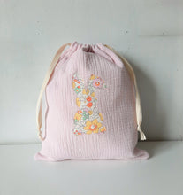 Charger l&#39;image dans la galerie, Sac à doudou / Pochon / Sac école / Sac maternelle /  Sac crèche / Sac enfant en double gaze de coton et lapin Liberty