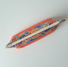 Charger l&#39;image dans la galerie, Trousse à maquillage orange et tissu Liberty Margaret Annie/ Trousse de toilette femme