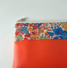 Charger l&#39;image dans la galerie, Trousse à maquillage orange et tissu Liberty Margaret Annie/ Trousse de toilette femme