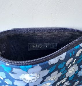 Petite pochette Porte monnaie en tissu Liberty Betsy bleu / Trousse Liberty of London