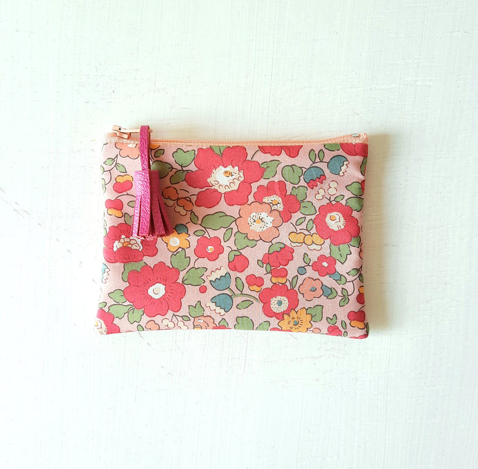 Petite pochette Porte monnaie en tissu Liberty Betsy rose / Trousse Liberty of London
