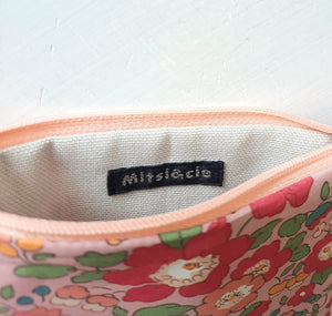 Petite pochette Porte monnaie en tissu Liberty Betsy rose / Trousse Liberty of London