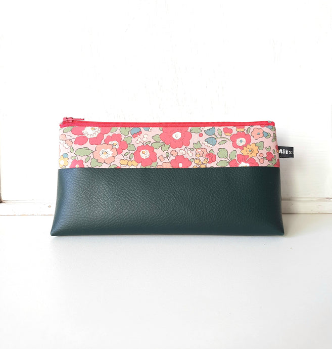 Trousse à maquillage vert et tissu Liberty Betsy / Trousse de toilette femme