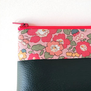 Trousse à maquillage vert et tissu Liberty Betsy / Trousse de toilette femme