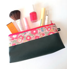 Charger l&#39;image dans la galerie, Trousse à maquillage vert et tissu Liberty Betsy / Trousse de toilette femme