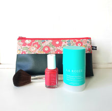 Charger l&#39;image dans la galerie, Trousse à maquillage vert et tissu Liberty Betsy / Trousse de toilette femme