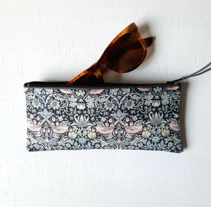 Etui à lunettes molletonné en tissu Liberty of London Strawberry Thief / Cadeau femme