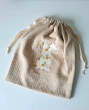 Charger l'image dans la galerie, Sac à doudou / Pochon / Sac école / Sac maternelle /  Sac crèche / Sac lapin Pâques pour enfant en double gaze de coton