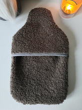 Charger l&#39;image dans la galerie, Housse de bouillotte en moumoute chesnut et étoile Liberty / Protège bouillotte eau chaude 2 litres fausse fourrure mouton grande douceur / Cadeau Noël