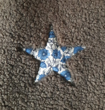 Charger l&#39;image dans la galerie, Housse de bouillotte en moumoute chesnut et étoile Liberty / Protège bouillotte eau chaude 2 litres fausse fourrure mouton grande douceur / Cadeau Noël