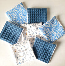 Charger l&#39;image dans la galerie, Lingettes démaquillantes lavables en Liberty Théo / Lot de cotons lavables / Coton démaquillant à l&#39;eau