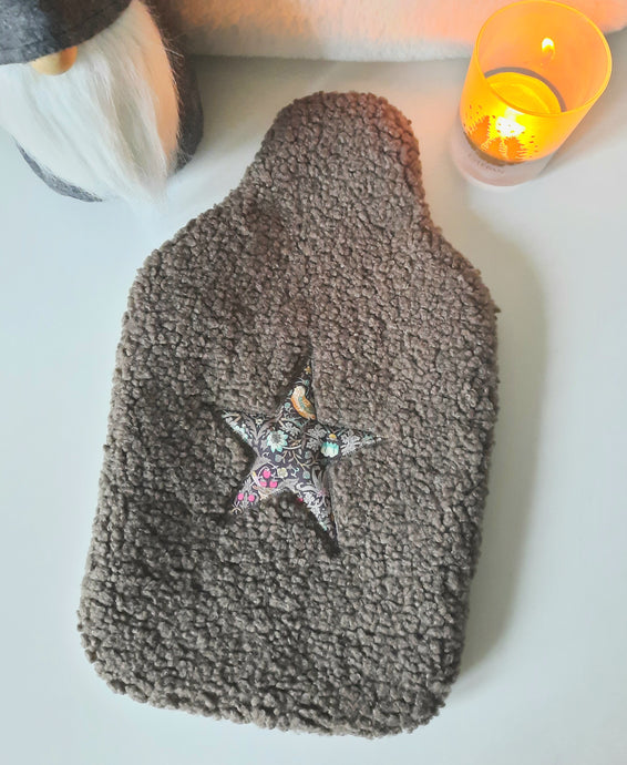 Housse de bouillotte en moumoute chesnut et étoile Liberty / Protège bouillotte eau chaude 2 litres fausse fourrure mouton grande douceur / Cadeau Noël