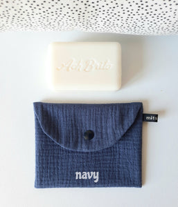 Pochette à savon imperméable en double gaze et coton enduit / étui à shampoing solide