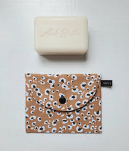 Charger l&#39;image dans la galerie, pochette savon imperméable léopard cadeau noël éco responsable