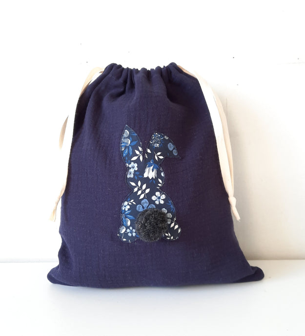 Petit sac enfant en double gaze de coton bleu marine et lapin en Liberty Edenham