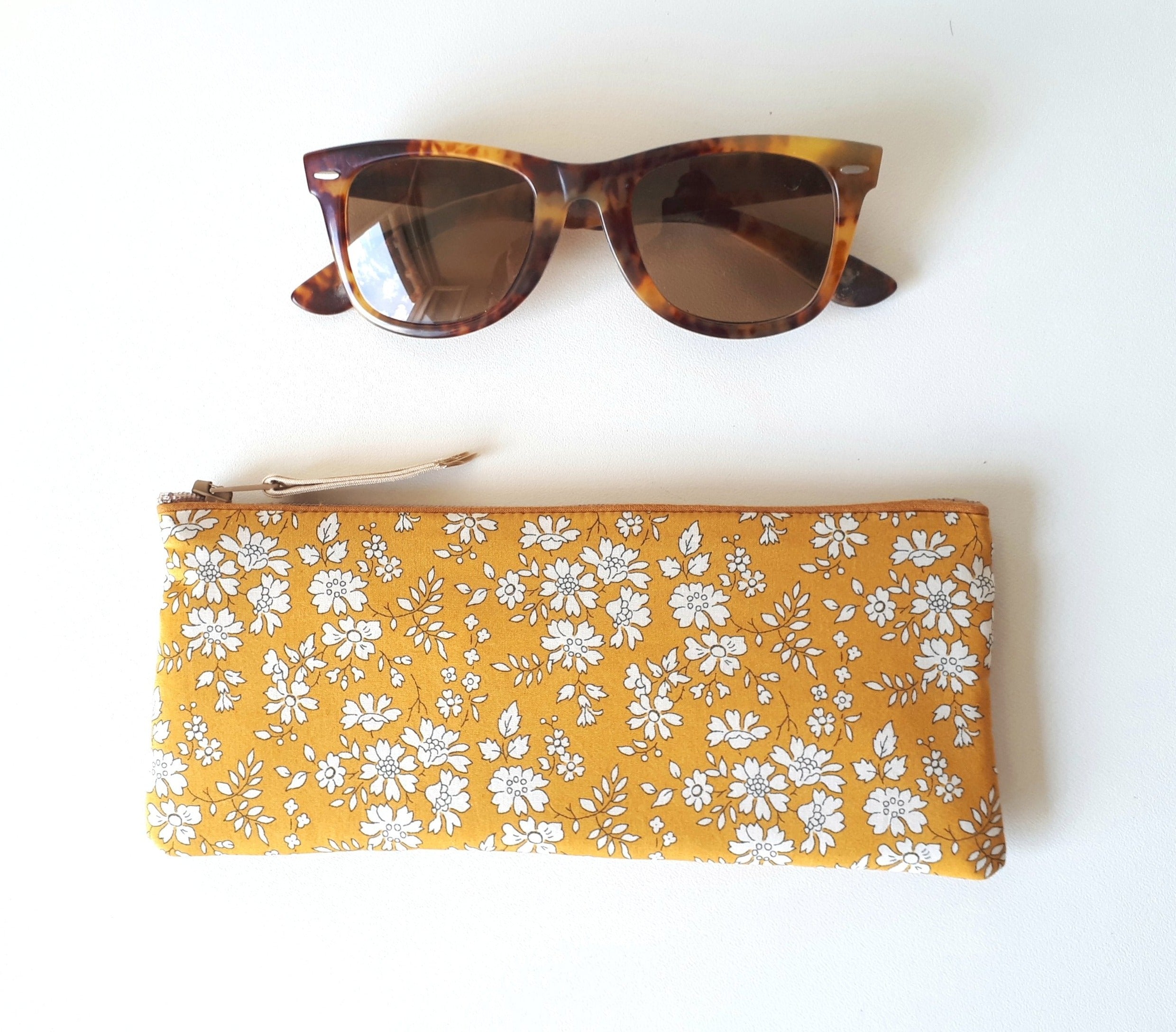 Étui à Lunettes Double En Cuir Souple Avec Dragonne - 2 Compartiments - Couleur Verge D'or Pâle - Dimensions 18x10 Cm - Étanche Et Portable